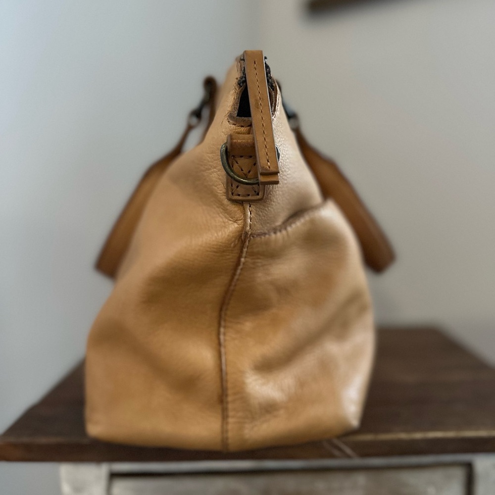 American Leather Company Camel Brown Zip Closure Medium Size handbag Purse. - Picture 3 of 15